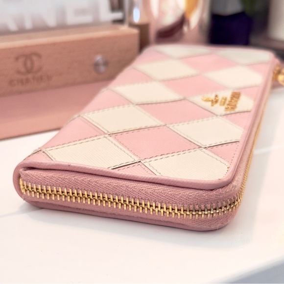 Pink Prada Wallet - Picture 4 of 10